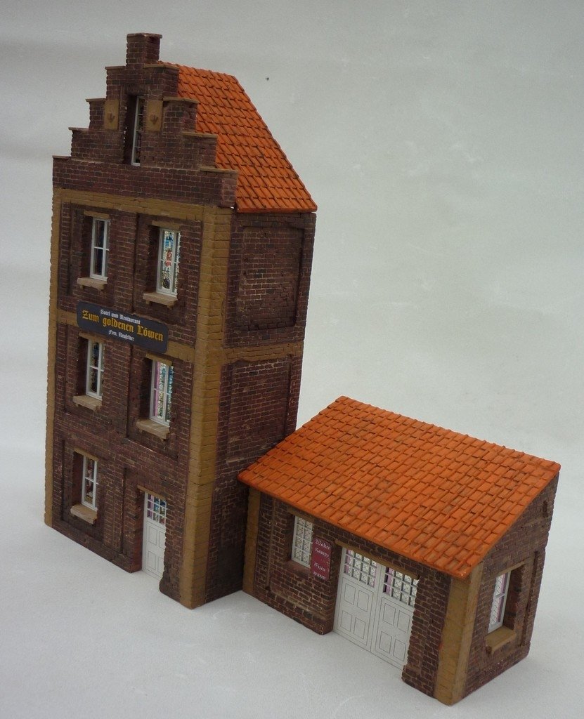 RT-Diorama 35248 Façade de maison européenne 1/35 – imagen 8