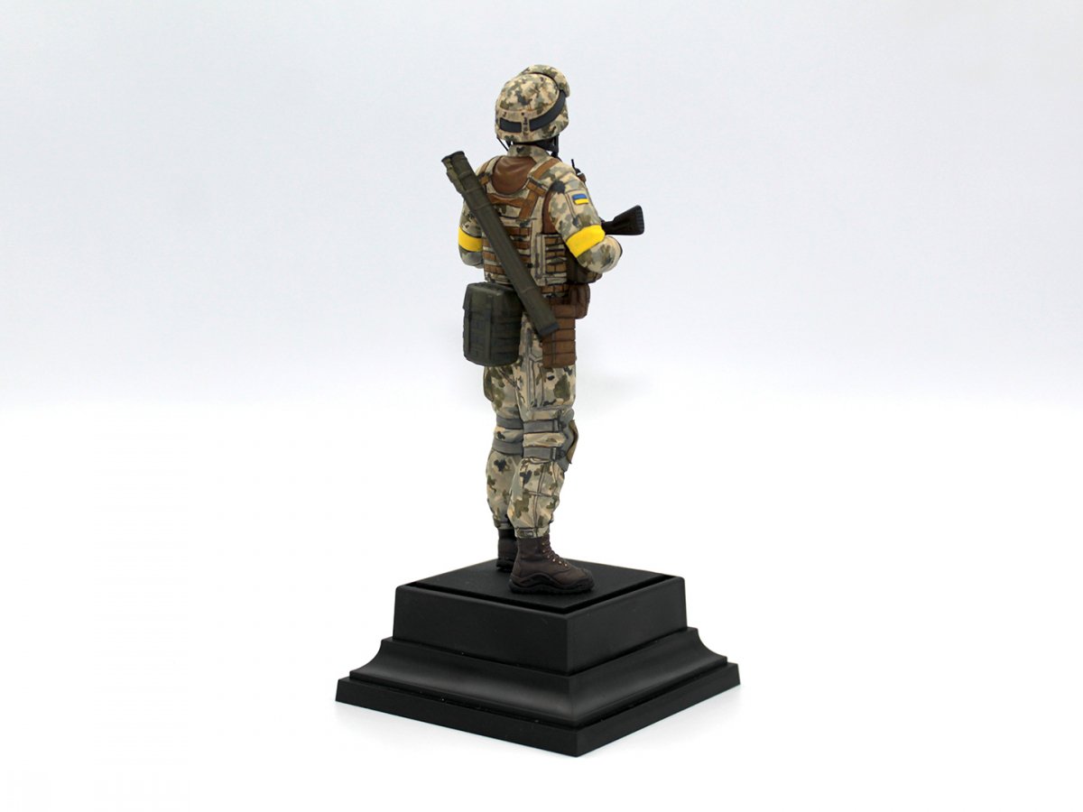 ICM 16104 Soldat des Forces armées ukrainiennes 1/16 – imagen 11