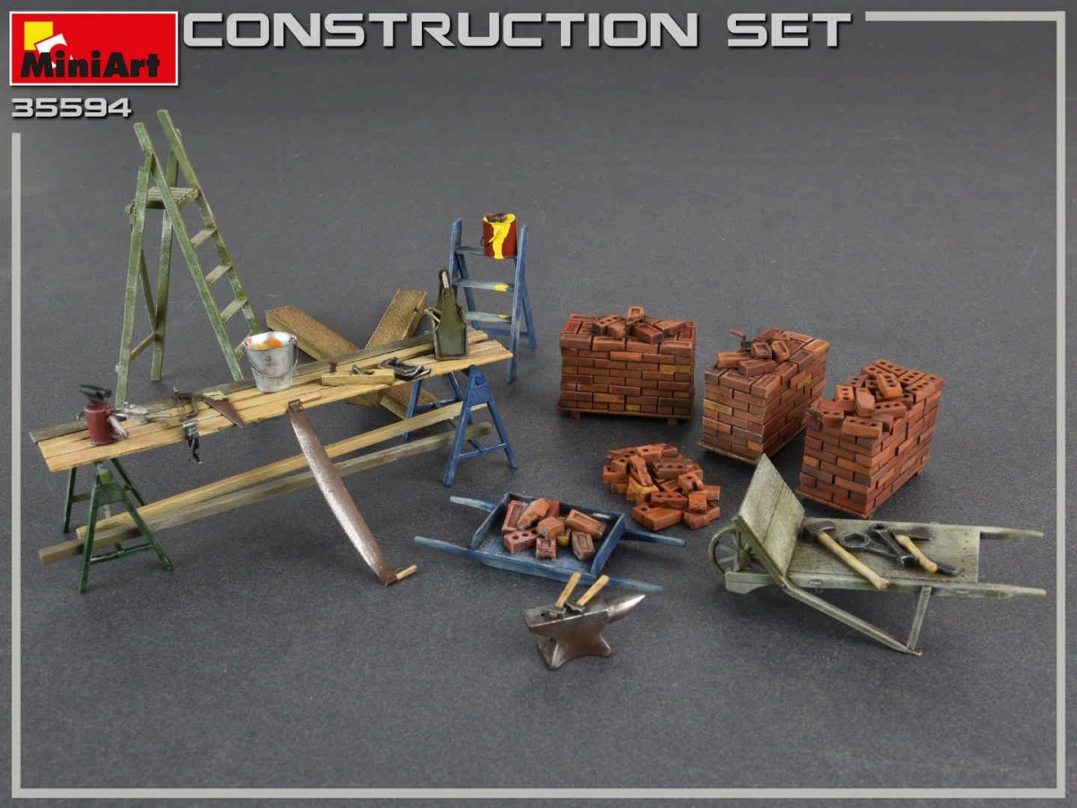 MiniArt 35594 Kit de construction : échelles, table, seaux, briques, chariot, enclume, poutres, cric et outils 1/35 – image 10