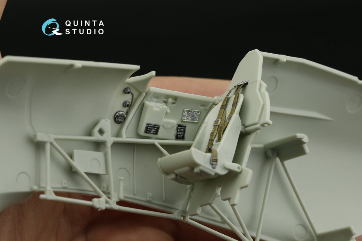 Intérieur imprimé en 3D et coloré sur papier décalcomanie (Revell) pour le Hawker Hurricane Mk.IIb (Quinta Studio QD32139), échelle 1/32 – Bild 6