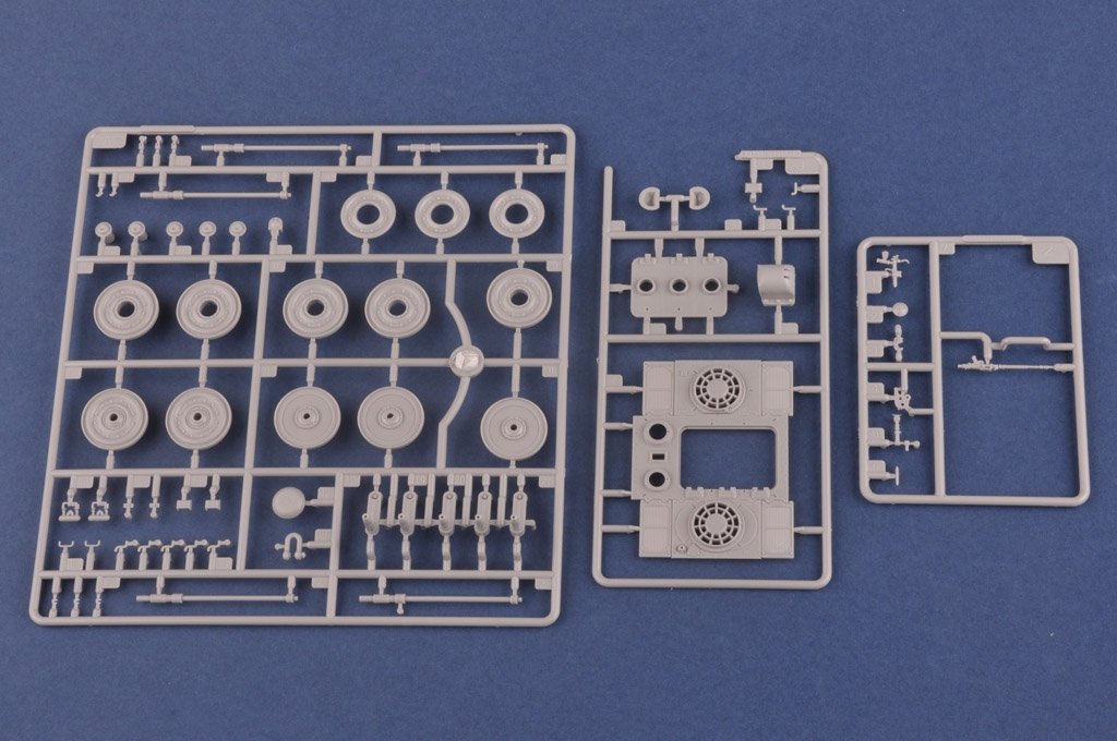 Hobby Boss 84533 Pz.Kpfw.VI Sd.Kfz.182 Tiger II (Production Henschel juillet 1945) (1/35) – imagen 12