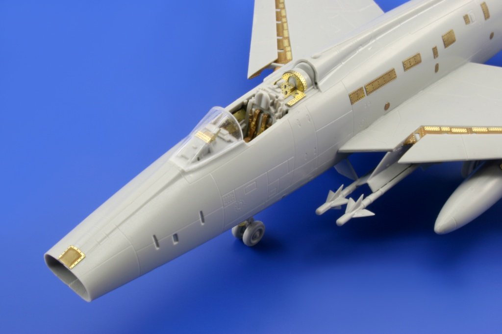 Eduard 73363 F-100C SA 1/72 TRUMPETER – image 8