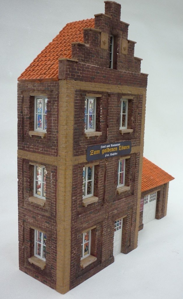 RT-Diorama 35248 Façade de maison européenne 1/35 – imagen 5