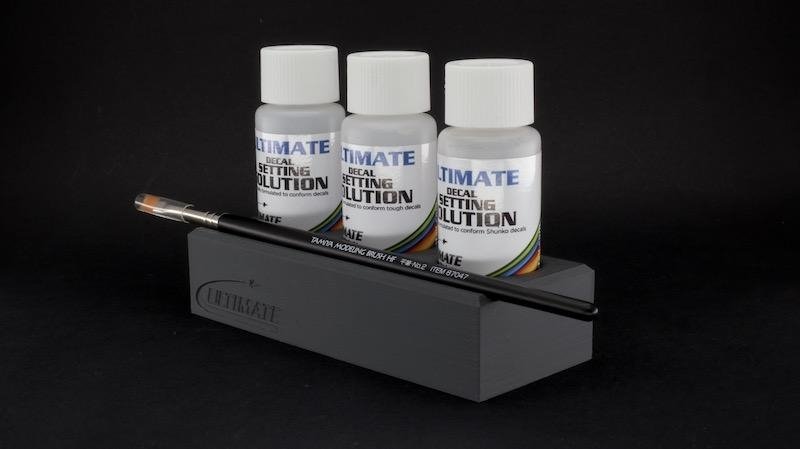Support pour solution de fixation de décalcomanies Ultimate Modeling Products UMP064 – immagine 3