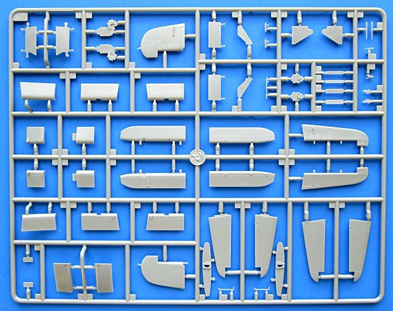 Hobby Boss 80386 F4U-4 Corsair Première version (1/48) – immagine 8