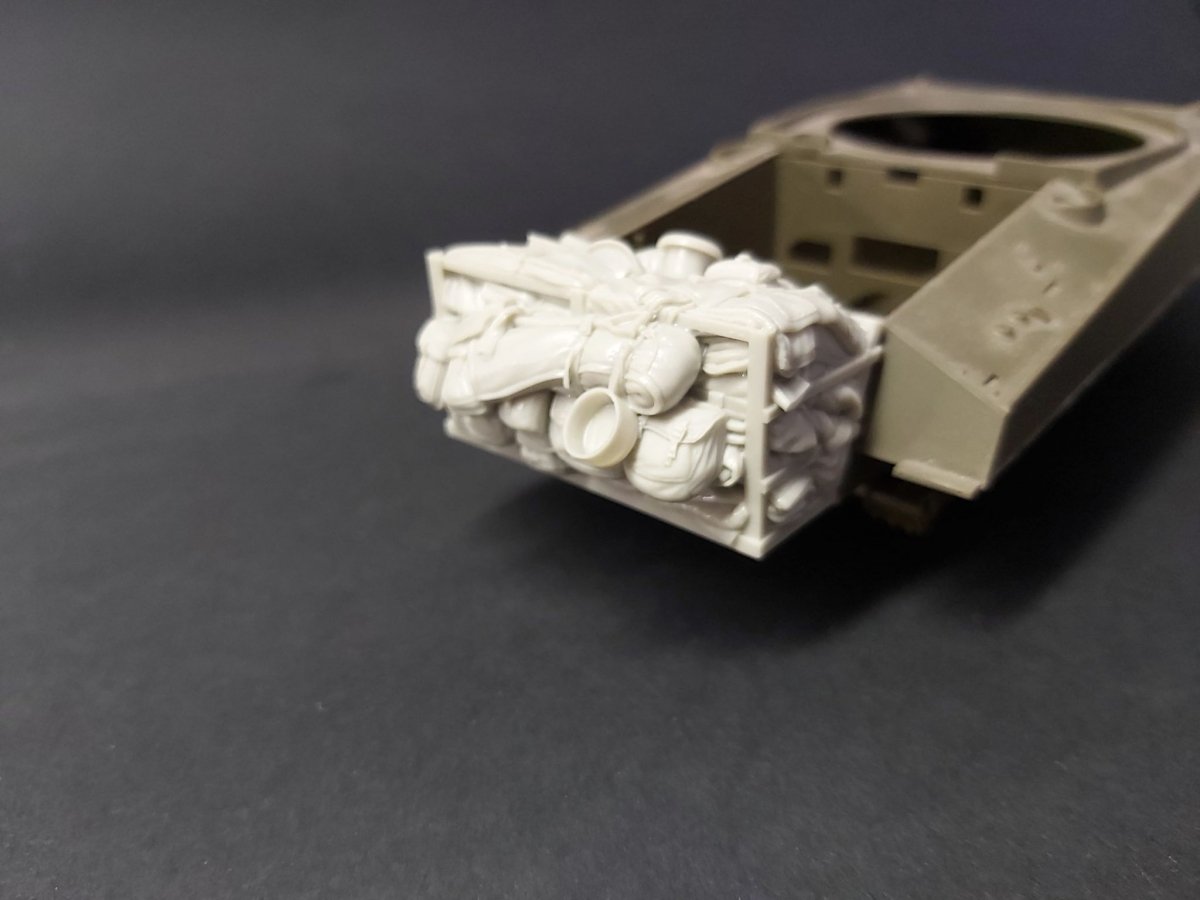 Panzer Art RE35-661 Support de rangement arrière pour coque de M4A3 « Sherman » 1/35  – imagen 2