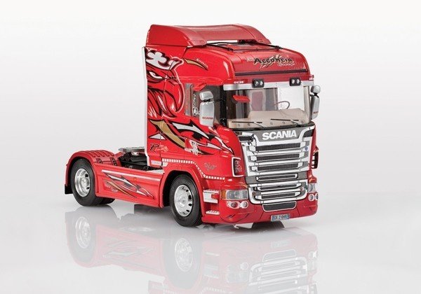 Italeri 3882 Scania R560 V8 Highline Rouge Griffin (1/24)