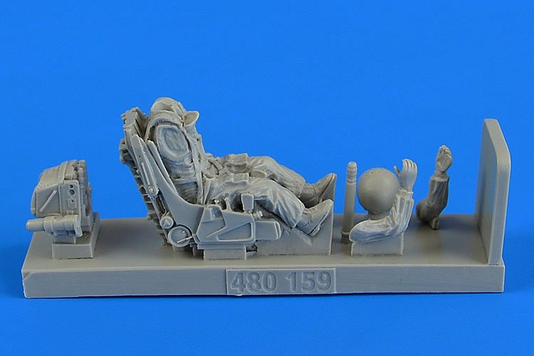 Aerobonus 480159 Figurine de pilote de chasse soviétique avec siège éjectable pour Su-27 Flanker 1/48 Academy
