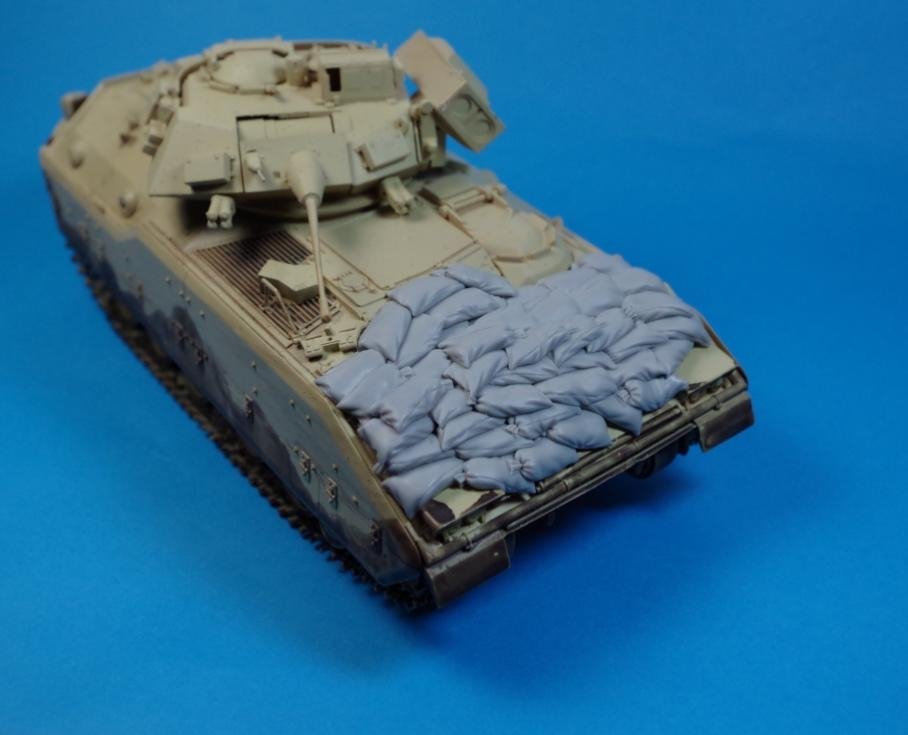 Panzer Art RE35-242 Blindage sable pour M2 « Bradley » 1/35 – image 2