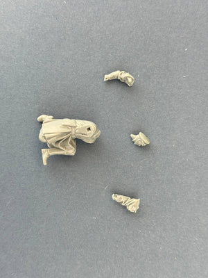 Copper State Models F35-058 Motocycliste de liaison britannique vérifiant sa moto (moto non incluse) 1/35 – image 6