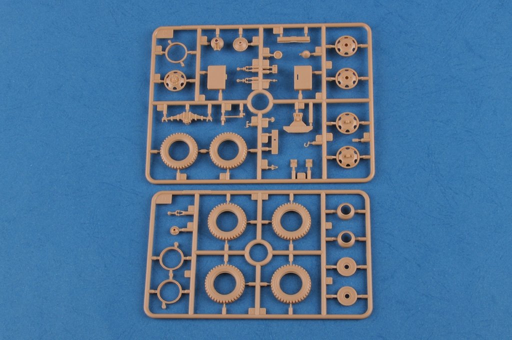 Hobby Boss 83831 Camion cargo en acier US GMC CCKW-352 (1/35) – image 7