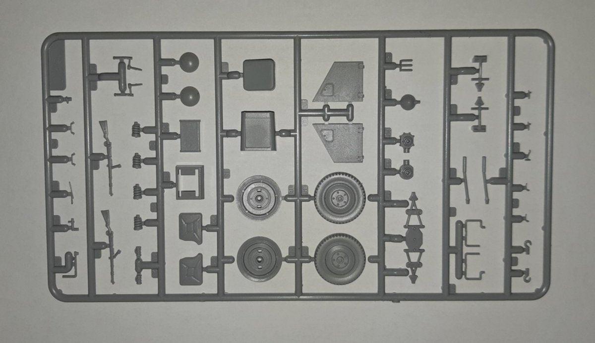 ICM 35581 le.gl.Einheits-Pkw Kfz.1, voiture de personnel légère allemande de la Seconde Guerre mondiale 1/35 – image 2