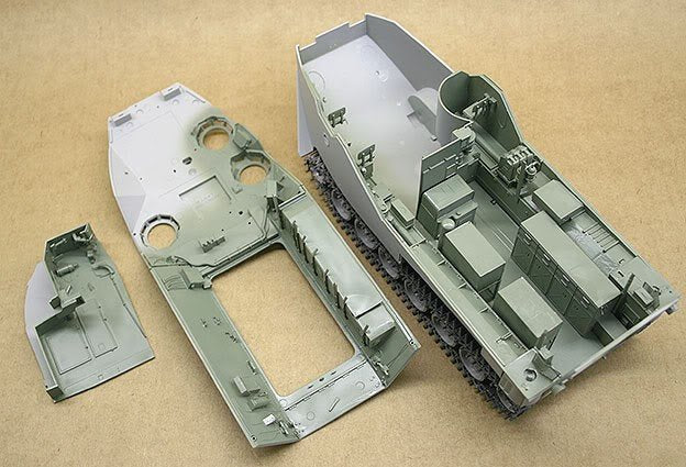 Hobby Boss 82411 AAVR-7A1 Véhicule amphibie d&amp;#39;assaut et de récupération (1/35) – immagine 2