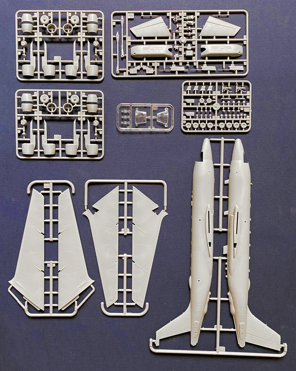 Roden 349 Boeing RC-135V/W Rivet Joint 1/144 – zdjęcie 2