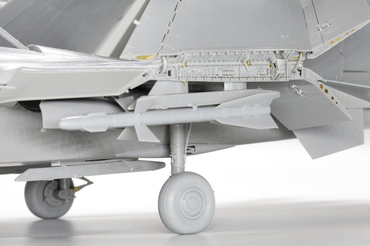 MiniBase 8001 SU-33 Flanker-D 1/48 – immagine 17