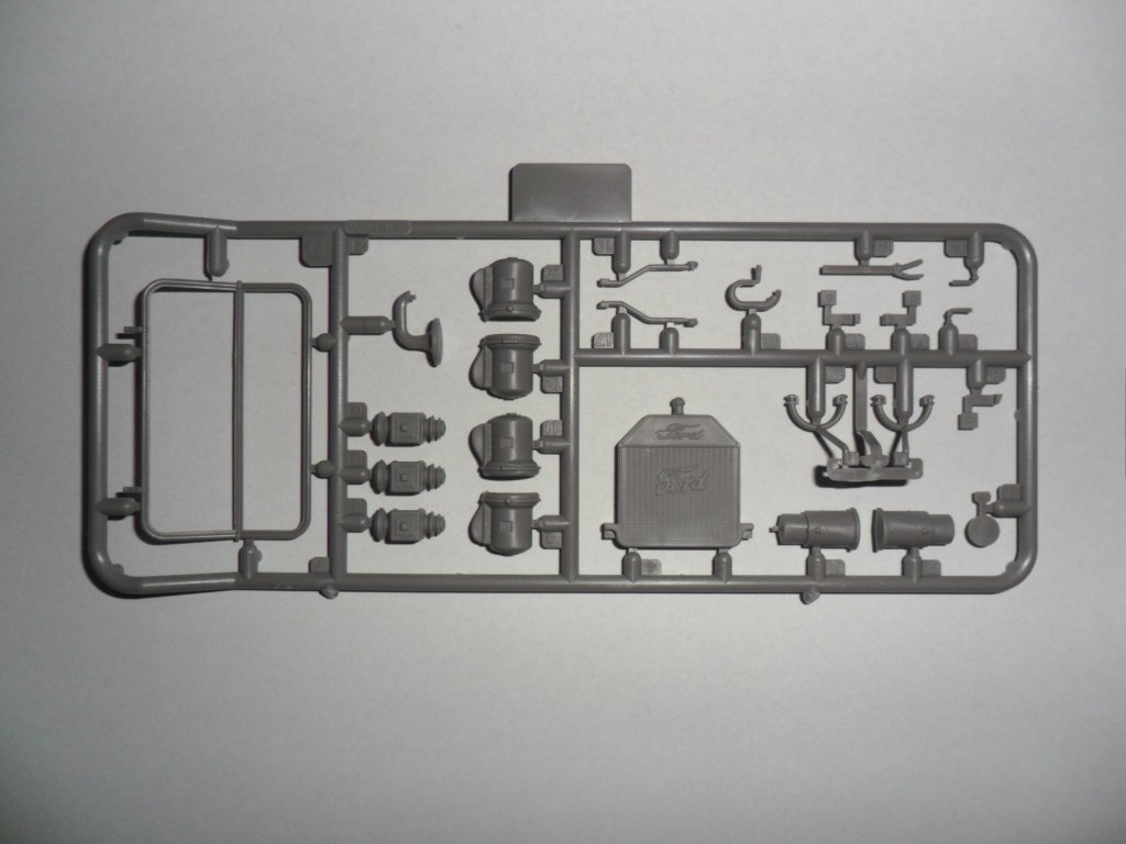 Camion de pompiers modèle T 1914 avec équipage (1/24) ICM 24017  – image 19