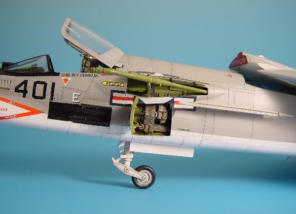 Baie de mitrailleuse Aires 4175 F-8E CRUSADER 1/48 Hasegawa