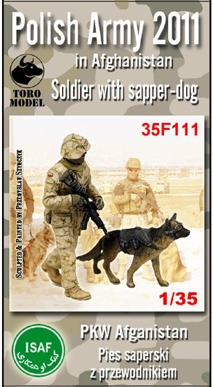 ToRo Modèle 35F111 PKW Afghanistan - Chien sapeur avec guide / Armée polonaise en Afghanistan - Figurine de soldat avec chien sapeur et décalcomanies à l'échelle 1/35 