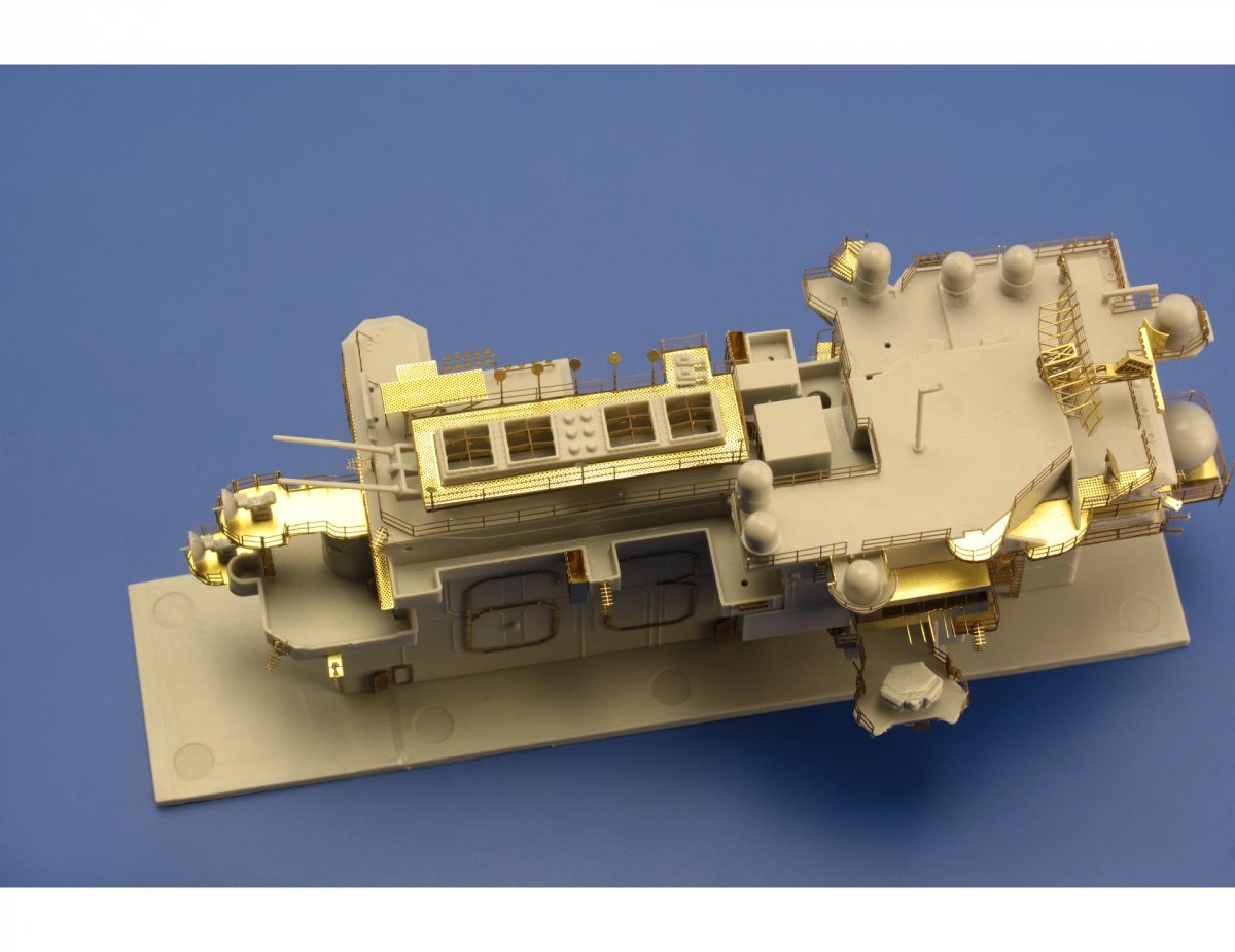 Eduard 53170 CV-63 Kitty Hawk pt.1 - île TRUMPETER 1/350 – image 9