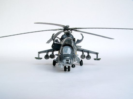 Trumpeter 05103 Mil Mi-24V Hind-E Helicopter – imagen 6