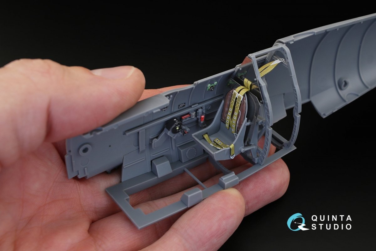 Intérieur du Spitfire Mk.VIII de Quinta Studio QD32019, imprimé en 3D et coloré sur papier décalcomanie (pour maquette Tamiya) au 1/32 – image 4