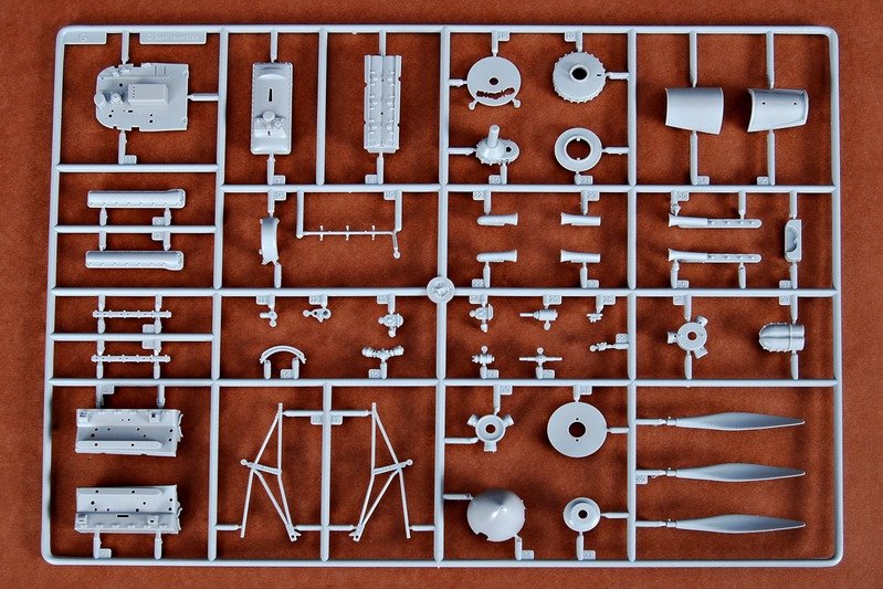 Trumpeter 02413 Spitfire MK.VI 1/24 – imagen 16
