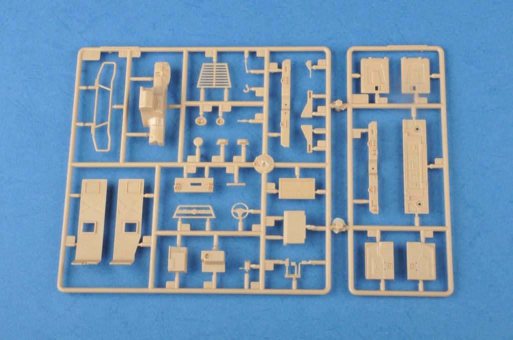 Hobby Boss 82469 Meng Shi Véhicule utilitaire léger militaire de 1,5 tonne (1/35) – immagine 7