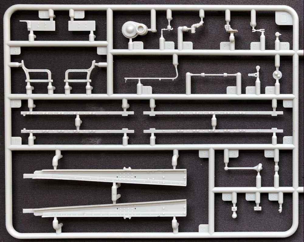 Maquette Thunder 35400 ChTZ S60 Stalinetz russe au 1/35 – image 9