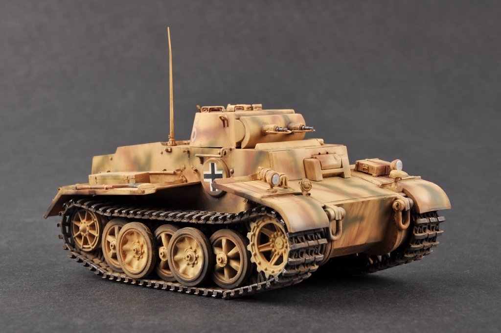 Hobby Boss 83805 Pzkpfw.I Ausf.F allemand (VK18.01) version tardive (1/35)  – image 11