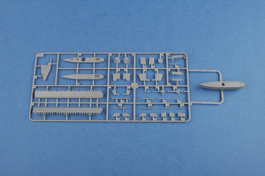 Hobby Boss 83521 Sous-marin lance-missiles de croisière SSGN de ​​classe Oscar II de la marine russe Koursk (1/350) – Bild 7