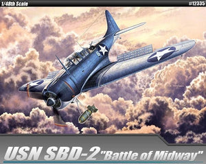 Maquette Academy 12335 SBD-2 Dauntless Bombardier en piqué « Bataille de Midway » 1/48
