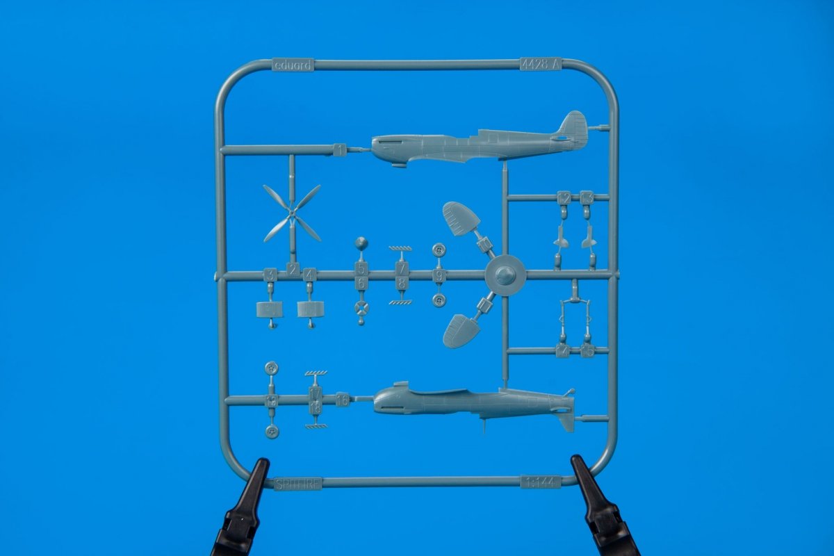 Eduard 4433 Spitfire Mk. IXc fin 1/144 – image 6