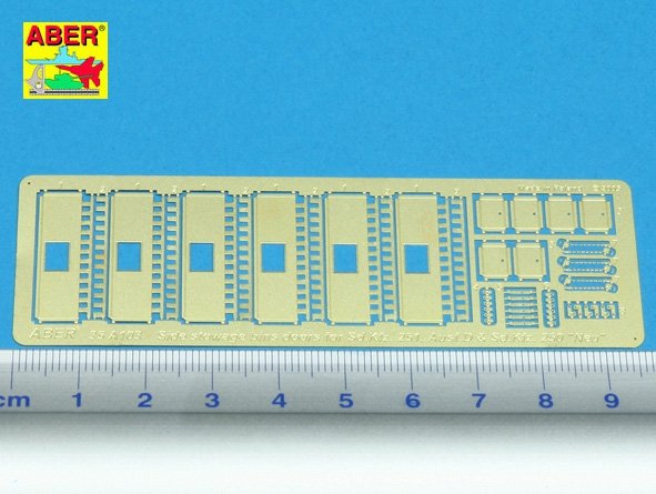 Aber 35A103 Portes de coffres de rangement latéraux pour véhicules blindés de transport de troupes pour Sd. Kfz. 251, Ausf.D et Sd. Kfz. 250 Noé (1/35) – image 2