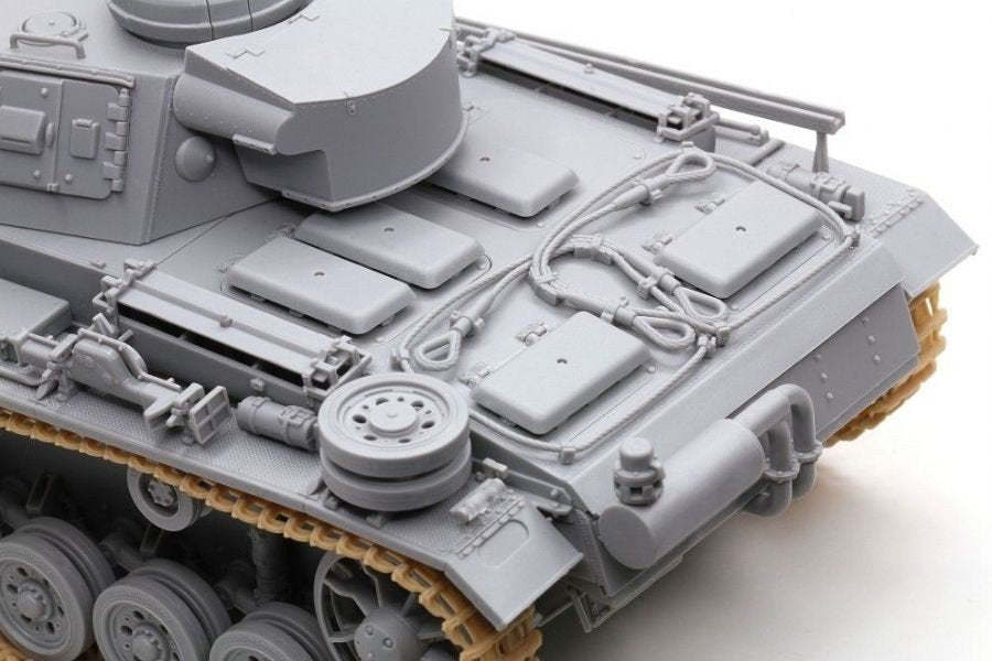 Cyber ​​​​Hobby 6616 Sd.Kfz.141/3 Pz.Kpfw.III (FL) (1/35) – image 9