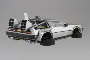 Aoshima 06437 Time Machine from Back to the Future Part II 1/24
