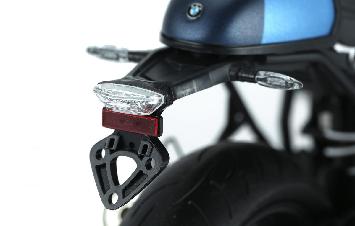 Meng Model MT-003t BMW R nineT Option 719 Mars Red/ Cosmic Blue (pre-coloured) 1/9