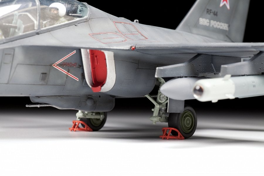 Zvezda 4818 YAK-130 &amp;quot;MITAINE&amp;quot; 1/48 – Bild 6