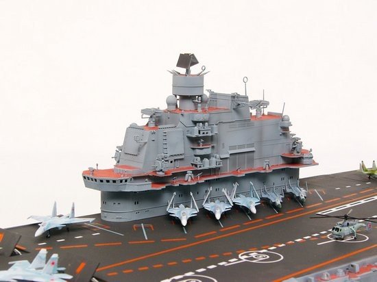 Trumpeter 05606 URSS Porte-avions Amiral Kouznetsov 1/350 – image 7