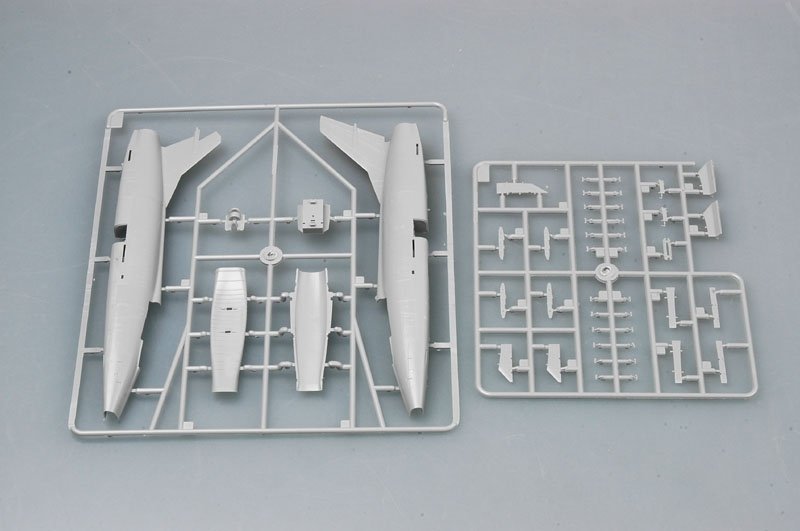 Trumpeter 01648 F-100C Super Saber 1/72 – image 7