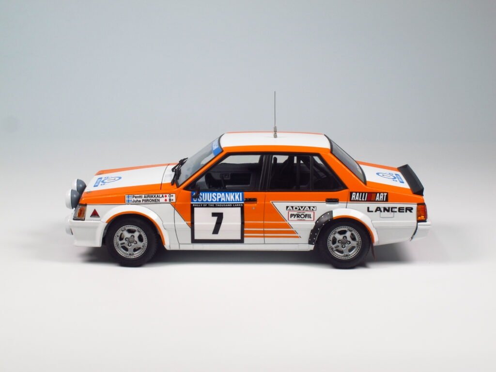 NuNu PN24018 MITSUBISHI LANCER TURBO 82 RALY 1000 LAKES 1/24  – image 6