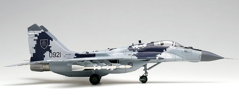 Academy 12227 Mig-29 AS Force aérienne slovaque (1/48) – imagen 2