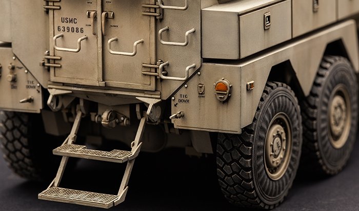 Meng Model SS-005 US COUGAR 6x6 MRAP VEHICLE (1/35) – image 9