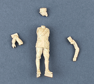Copper State Models F35-022 Voiture blindée italienne, officier debout, échelle 1/35 – imagen 3