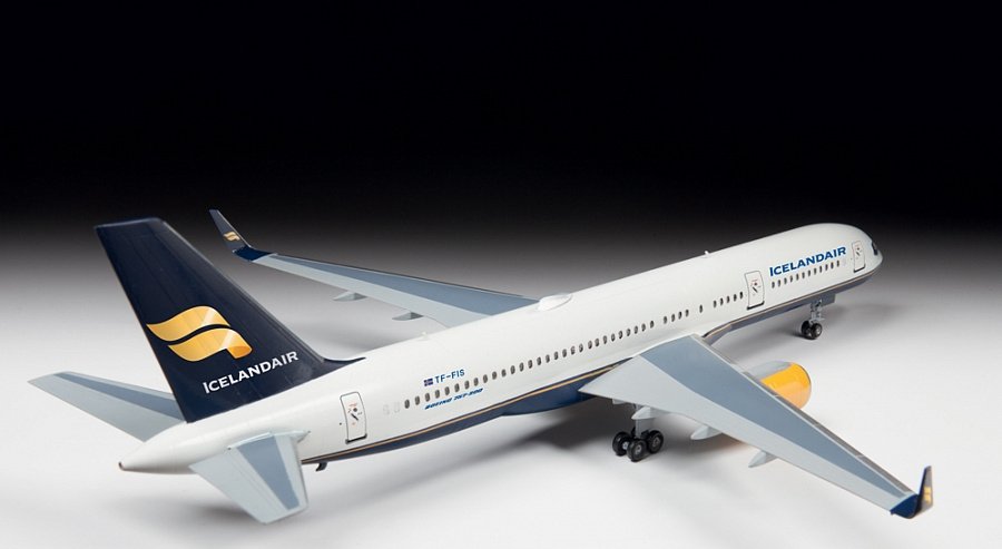 Zvezda 7032 Avion de ligne civil Boeing 757-200 1/144 – image 3