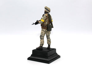 ICM 16104 Soldat des Forces armées ukrainiennes 1/16 – imagen 12