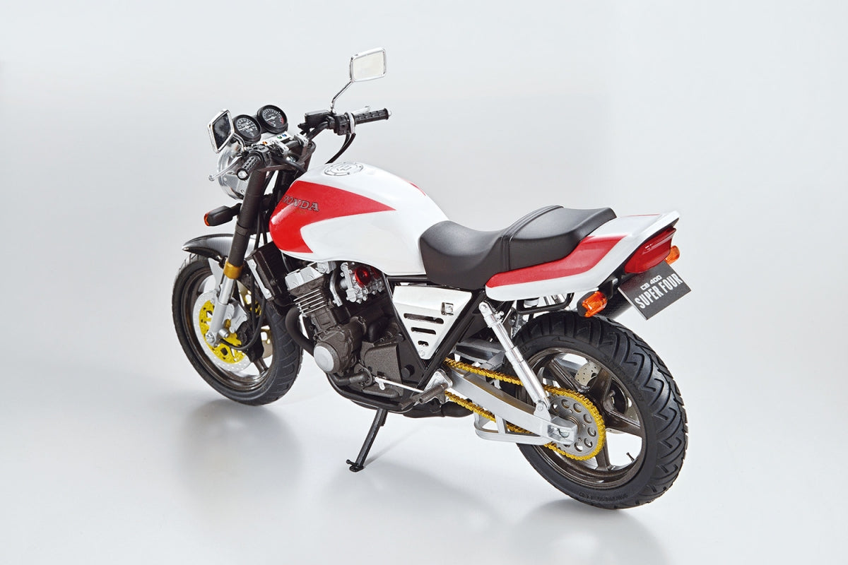 Aoshima 06479 ONDA NC31 CB400 SUPER FOUR &amp;#39;92 avec pièces personnalisées 1/12 – image 3