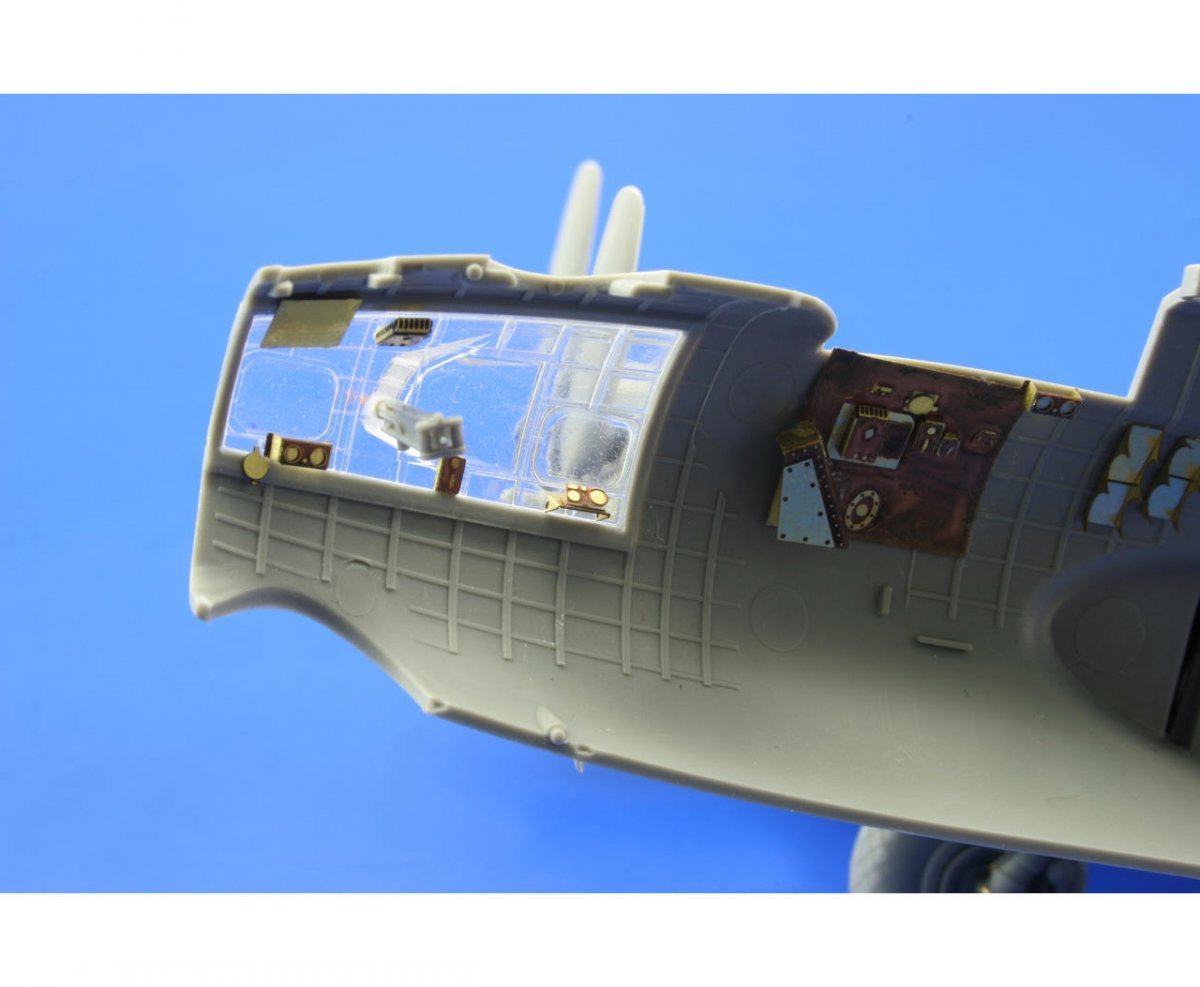Intérieur avant du B-17G Eduard 73382, échelle 1/72, Revell – immagine 8