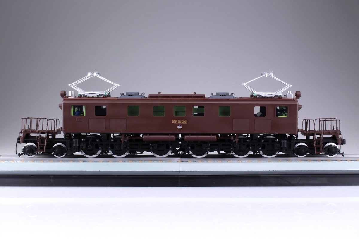 Locomotive électrique Aoshima 05504 EF18 1/50 – image 9
