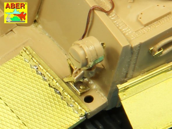 Aber 35259 Sd.Kfz.18 Pz.Kpfw.VI Ausf.E Tiger I (s.PzAbt. 501 en Tunisie) (1/35) – imagen 13
