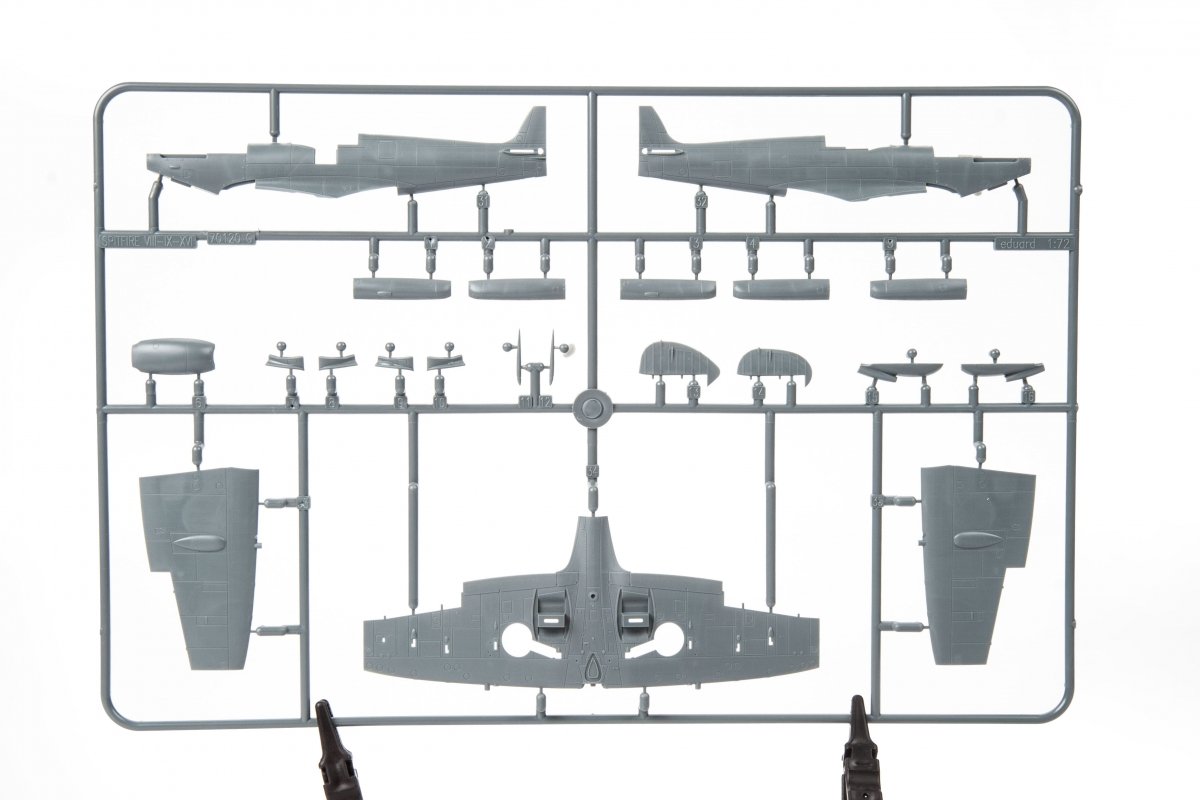 Eduard 70122 Spitfire F Mk.IX ProfiPack Edition 1/72 – image 13